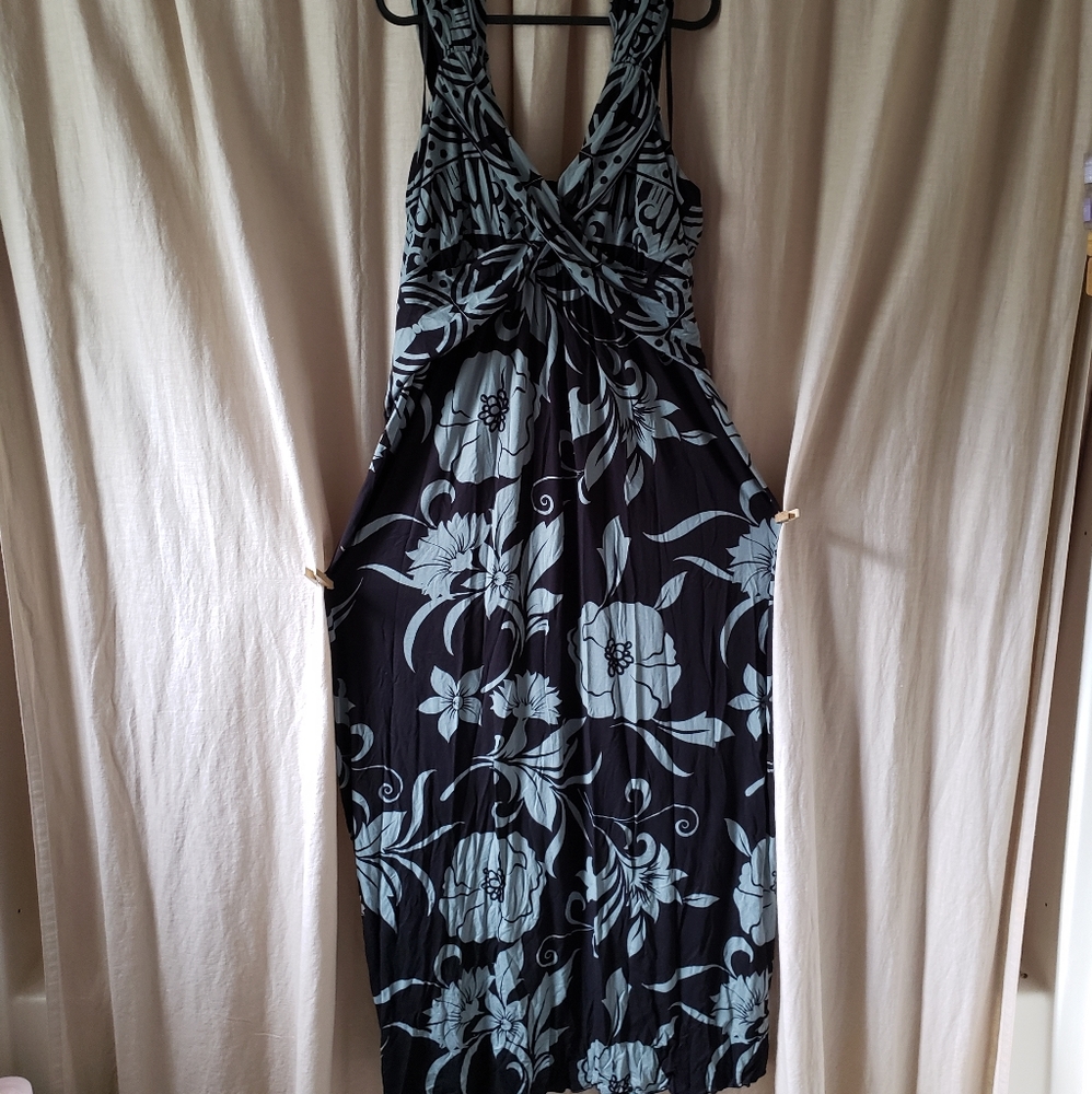 Sexy black and moss green tie-back maxi dress